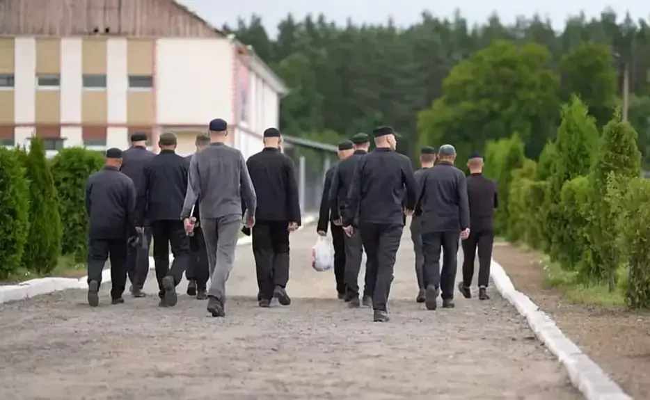 Łukaszenka wypuścił 52. więźniów politycznych. Brak wśród nich Andrzeja Poczobut