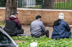 Pamiętajmy! Rząd Donalda Tuska chce otworzyć 49 ośrodków dla emigrantów.