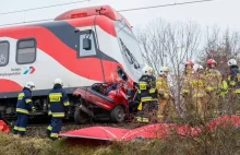 Śmiertelny wypadek w powiecie jarocińskim. Auto zderzyło się z pociągiem