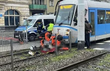 Wypadek w centrum Wrocławia. Tramwaj potrącił starszą osobę