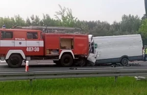 Tragiczny wypadek na S1. Dwie osoby nie żyją! Samochód uderzył w wóz strażacki