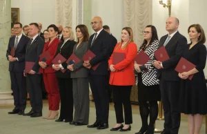 Ministrowie dwutygodniowego rządu Morawieckiego wzięli pensje za trzy miesiące