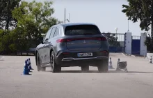 Mercedes-Benz EQS SUV w teście łosia. Lepiej skręcaj powoli