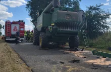 Po zderzeniu samochód znalazł się pod kombajnem. Nie żyje 18-latek.