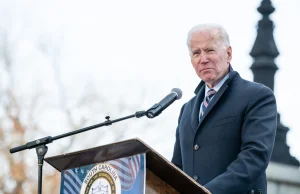 Przed wyborami Joe Biden chce umorzyć studenckie długi nawet 25 mln Amerykanów