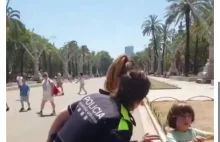 Policjantka w Hiszpanii zabroniła chłopczyku puszczać bańki