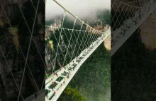 Szklany most w Chinach robi wrażenie na turystach