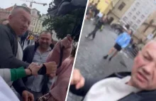 Incydent w centrum Pragi. Rosjanie ruszyli na wolontariuszy z Ukrainy