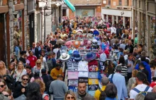 Popularne europejskie miasta walczą z turystami. "Jesteśmy sprawcami i ofiarami"