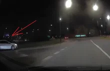 Agresor drogowy na rondzie w Będzinie. Bez powodu prowokował kolizję (wideo) - N