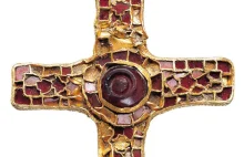 Krzyż Holderness przykładem misternego rękodzieła brytyjskiego z VII wieku