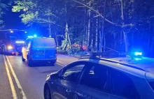 Tragiczny wypadek w Sopocie Lexus dachował i uderzył w drzewo, kierowca nie żyje