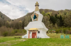 Tajemniczy Ośrodek Buddystów Na Ziemi Kłodzkiej Oraz Ogród Japoński W Jarkowie
