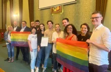 Radni KO we Wrocławiu chcą flag LGBT na ratuszu