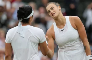 Kibice wściekli - Kobiety zamiast mężczyzn na głównym korcie Rolanda Garrosa.