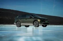 Koło Podbiegunowe. Ekologiczna Škoda Enyaq 44 i ekologiczny bojer TESTY