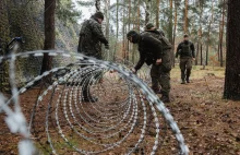 Żołnierze bronili granicy i oddali strzały. Zostali skuci i mają zarzuty