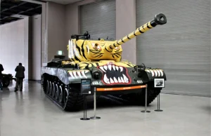 Czołgi Sherman, T-34, K1 i haubica K9. Ekspozycja pancerna muzeum w Seulu