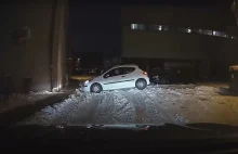 Wyjeżdżanie na letnich oponach z zaśnieżonego parkingu