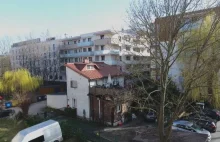 Białystok: Mały domek zalewany fekaliami z bloku. Właściciele w rozpaczy