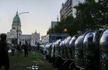 Argentyna: Tłum przed Kongresem. To przeciwnicy prezydenckich reform
