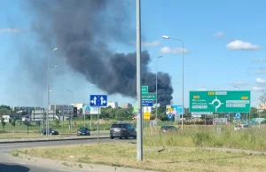 Pożar w hali firmy wywożącej odpady w Płocku