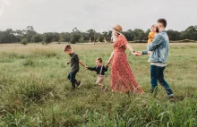 Ile osób żałuje decyzji o dziecku? Tekst o realiach rodzicielstwa.