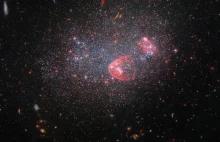 Kosmiczna "śnieżna kula" w świątecznym prezencie od teleskopu Hubble'a