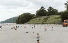 Ludzie traktują plaże jak śmietnik