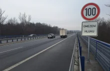 Zabrali znaki z ograniczeniem prędkości i... wystawiali mandaty. Teraz się tłuma