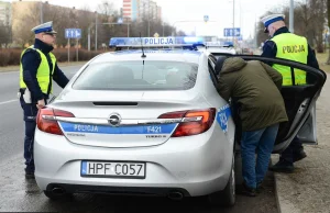 "Taksówkarz" bez licencji i prawa jazdy. A to jeszcze nie wszystko