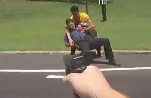 Video. Policjant ratuje życie kolegi celnym strzałem