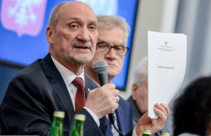 Macierewicz zatrudnił eksperta, później nalegał na manipulacje w raporcie