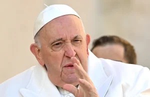 Papież Franciszek w szpitalu. Watykan: Ma przejść badania