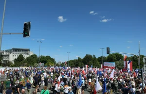 Imponująca frekwencja na marszu w Warszawie. Relacja NA ŻYWO
