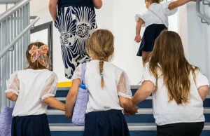 Skandal w szkole podstawowej. Uczennice śpiewały o alkoholu