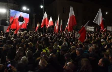 Tłum skandował. Kaczyński nagle wrócił na scenę -