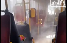 W autobusie komunikacji miejskiej w Warszawie z sufitu zaczął lać się wrzątek