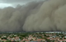 Burza piaskowa w USA. "Zapadła ciemność" [WIDEO]