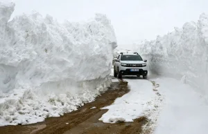 Turcja. Potężne śnieżyce paraliżują kraj. Całe miasta odcięte od świata - Świat