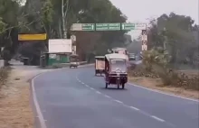 "Tymczasem na drogach Indii.."
