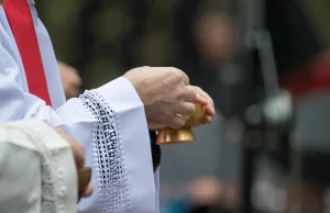 Ksiądz z Gostynia nagle zawieszony przez kurię. Policja bada jego sprawę