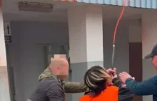 Ostanie pokolenie. Zarzuty niszczenia zabytku za oblanie farbą bramy Stoczni Gda