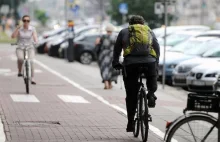 Na drogach rowerowych szkło niszczy dętki