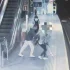 Mężczyzna próbował wepchnąć dwie osoby pod pociąg w metrze. Zaczyna się u nas...