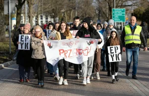 Dwoje nastolatków podejrzanych ws. śmiertelnego pobicia Eryka na wolności