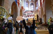 W poznańskiej katedrze protestowali po wyroku TK. Ponad 30 osób uniewinnionych
