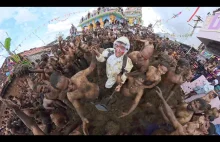 Festiwal rzucania w ludzi krowimi odchodami w Indiach