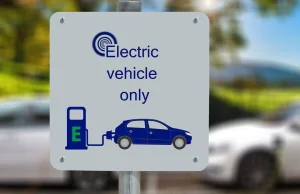 Ile dwutlenku węgla emituje samochód elektryczny?