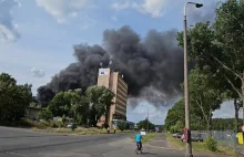 Groźny pożar pod Zieloną Górą. Niekontrolowane wybuchy. Ewakuacja mieszkańców.